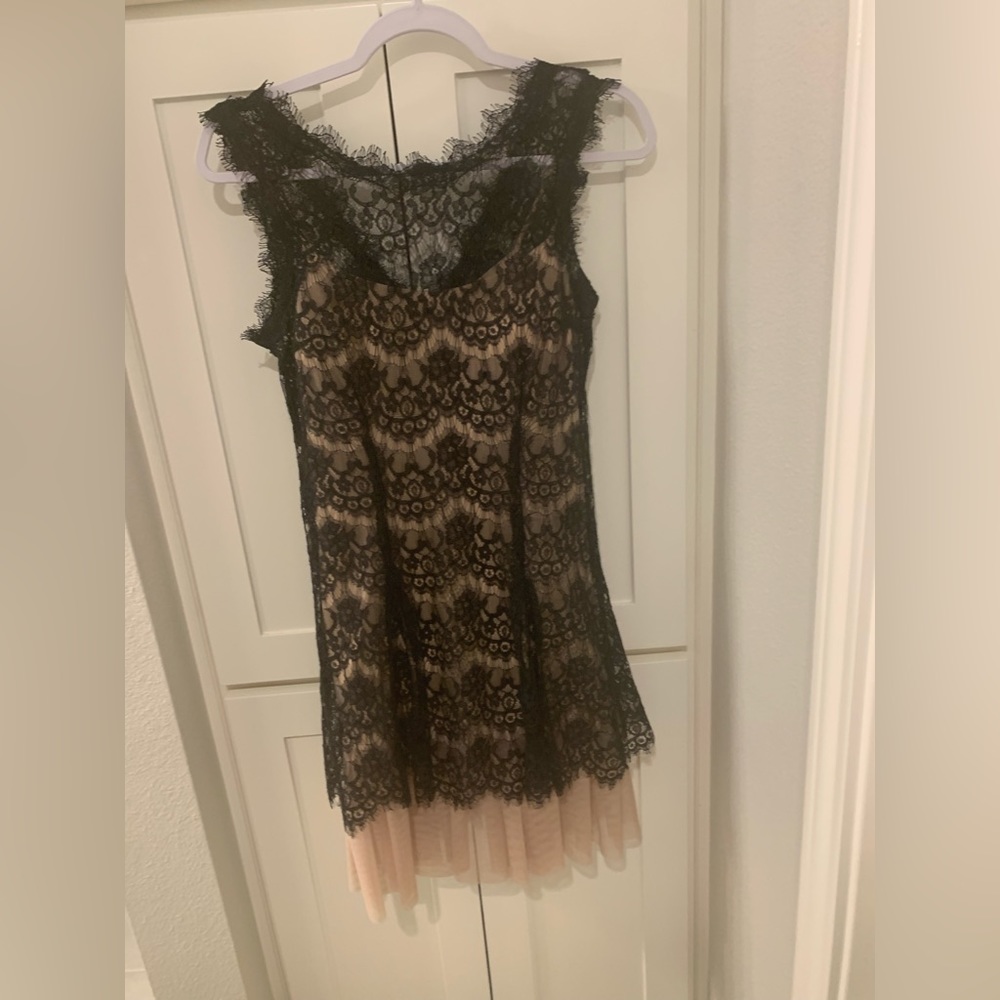Caché Fit & Flare Black Lace Overlay Mini Cocktail Dress Size 4.